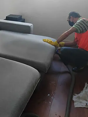 Estamos Limpando um Sofá que estava sujo